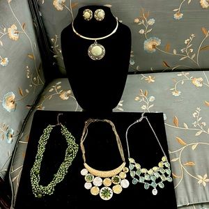 4 pieces statement style costume jewelry neck pieces & 1 pair matching earrings